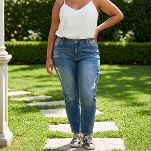 EUC Chico’s Plus Size Girlfriend Denim Jeans W/Embroidery “I’m Fabulous” Size 20